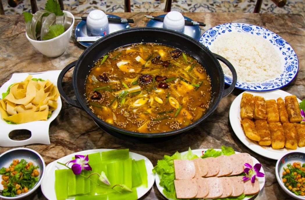 特色魚(yú)火鍋美食連鎖加盟，哪個(gè)品牌更適合新手投資加盟